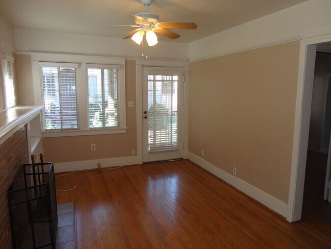 Building Photo - Two Bedroom One Bath Cottage with Hardwood Floors and Patio! Move in Special $1000 off 1st Month'...