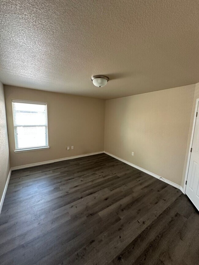 Foto del edificio - AVAILABLE NOW! - 2 WEEKS FREE (SECTION 8 A...