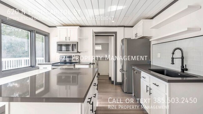 Building Photo - Luxury, Location, and Convenience.