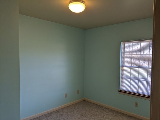 Building Photo - 1198 Bloom Rd