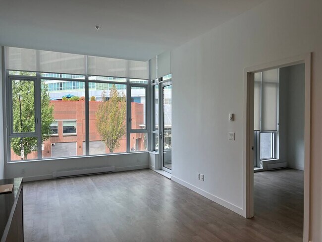 Photo du bâtiment - 6080 McKay Ave