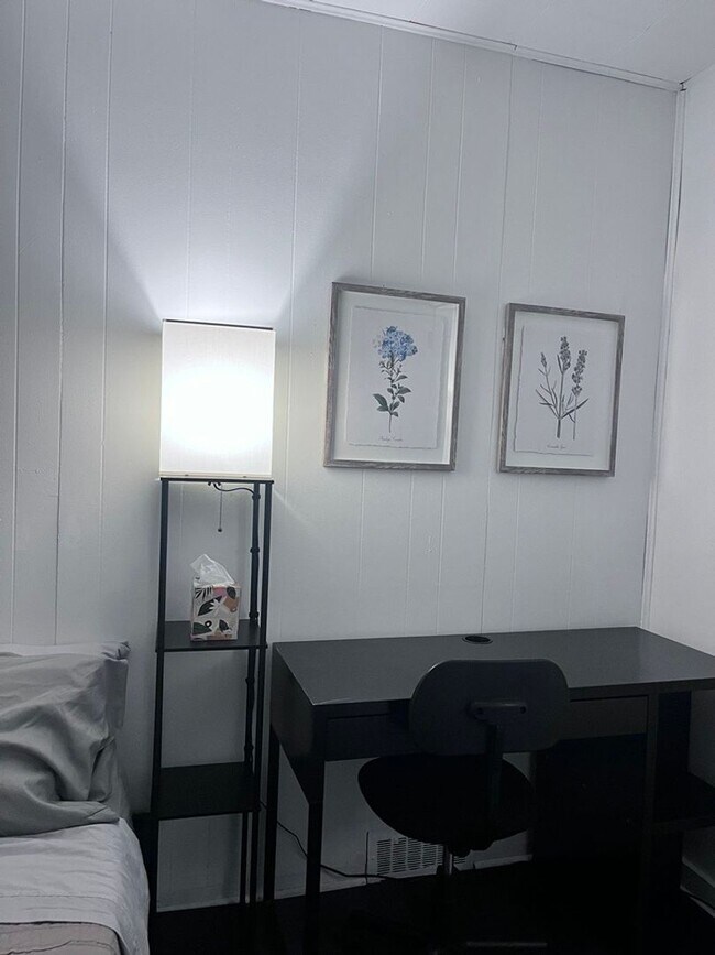 Foto del edificio - Drake Triplex