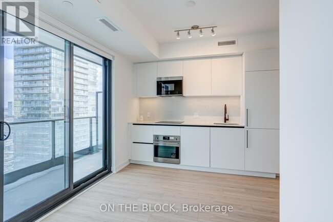 Building Photo - 35 Parliament St