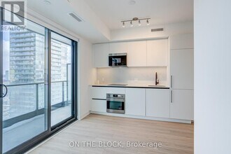 Building Photo - 35 Parliament St