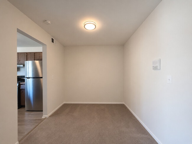 Building Photo - 355 Lambert Dr