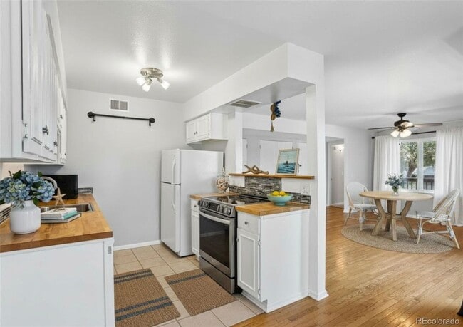 Building Photo - 3141 S Tamarac Dr
