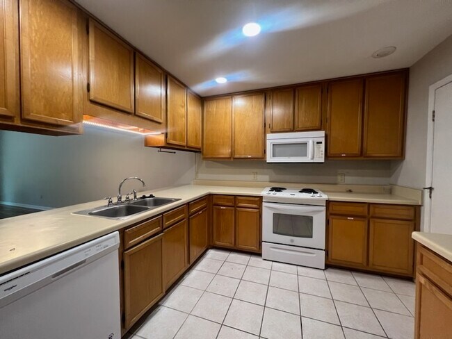 Building Photo - 96 Catamaran Ln