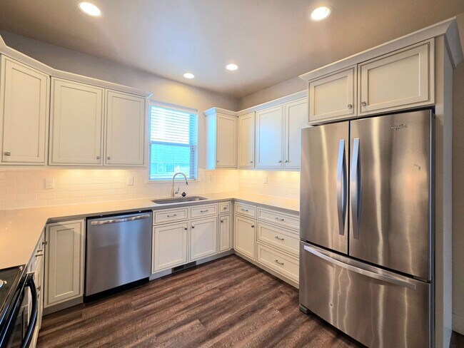 Foto del edificio - 1704/1706 Danny Boy Ln. Duplex