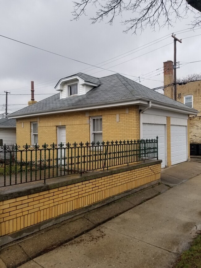 Building Photo - 5701 N Meade Ave