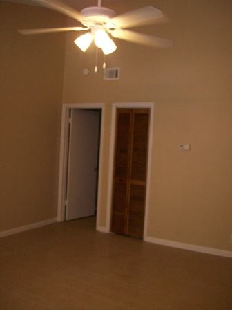 Building Photo - 200 West Street Briarwood Apts - Unit C