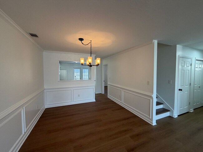 Building Photo - Immaculate townhome in Bay Hill