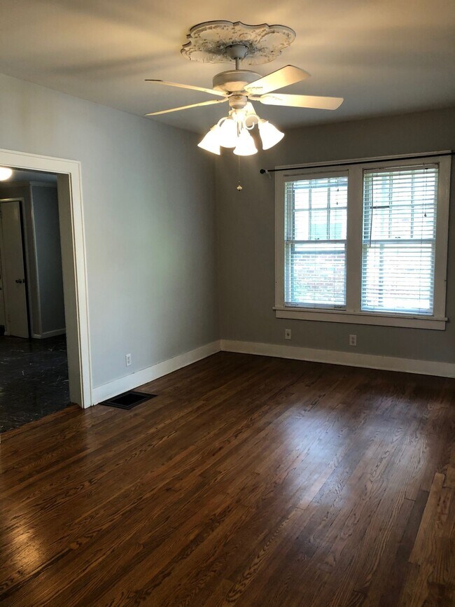 Building Photo - 402 Acklen Park Dr