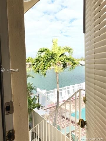 Foto del edificio - 8500 Byron Ave