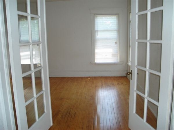 Foto del edificio - 1 br, 1 bath  - 301 Douglas Ave #4