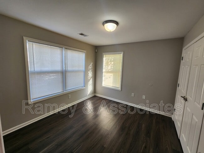 Building Photo - 3802 Falcon Crest Dr