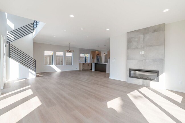 Foto del edificio - Beautiful 1 year old home in Pacific Wa