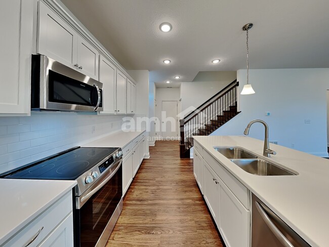 Building Photo - 1004 Castor Dr