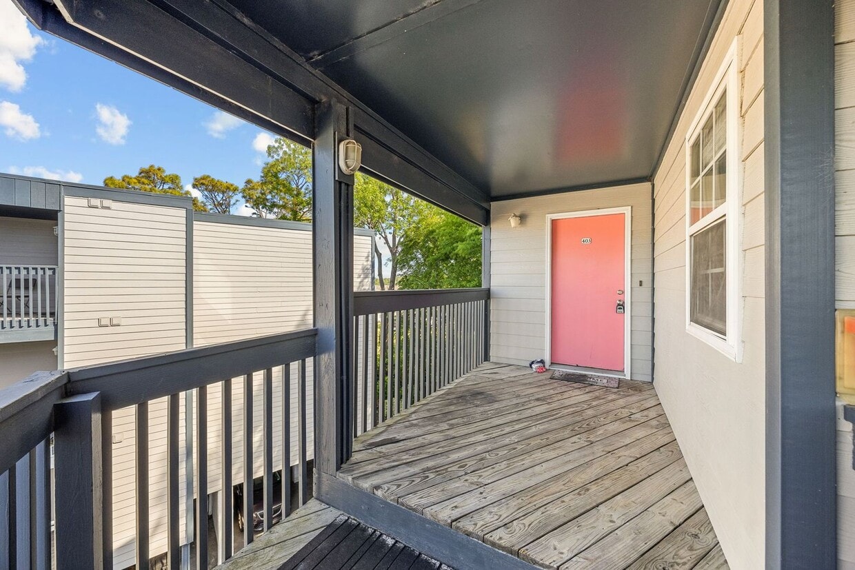 Primary Photo - Fully Renovated 2BR/2BA Condo for Rent – P...