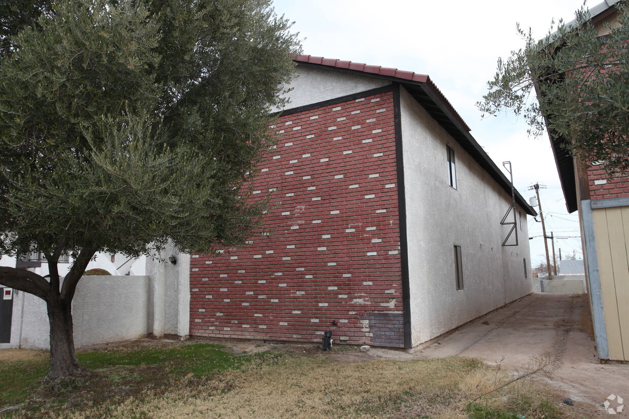 Building Photo - 2209 Jones Blvd
