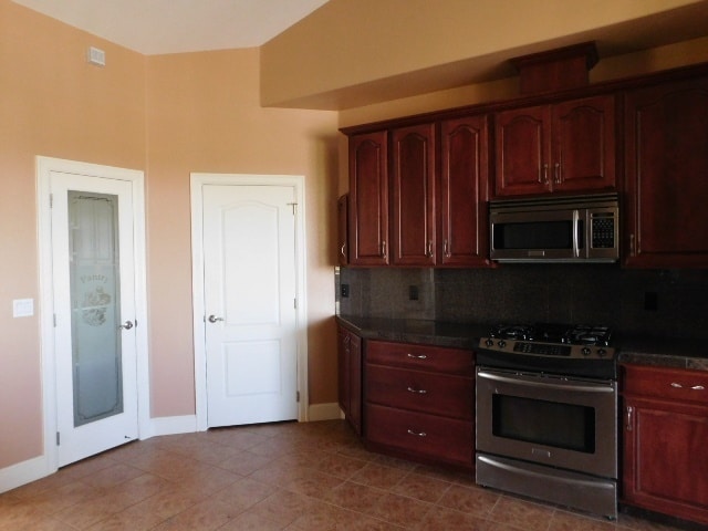 Building Photo - MOVE IN SPECIAL! 3Bd/3Ba Single Story House