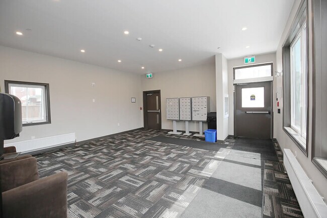 Photo du bâtiment - 14 Front St N