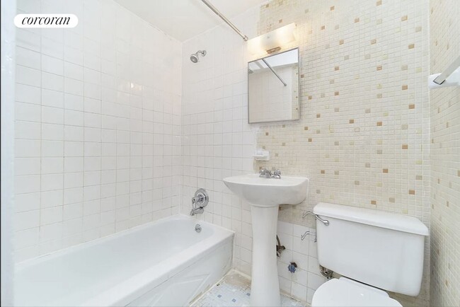 Foto del edificio - 233 E 12th St
