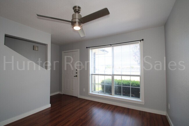 Foto del edificio - Beautiful 2 Bedroom, 1.5 Bath Townhouse