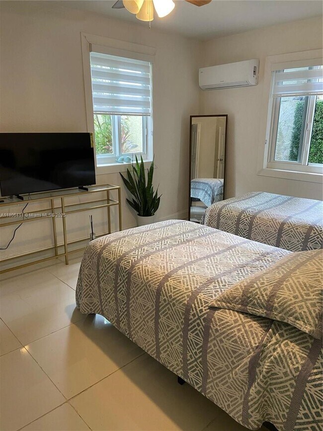 Foto del edificio - 1678 SW 11th St