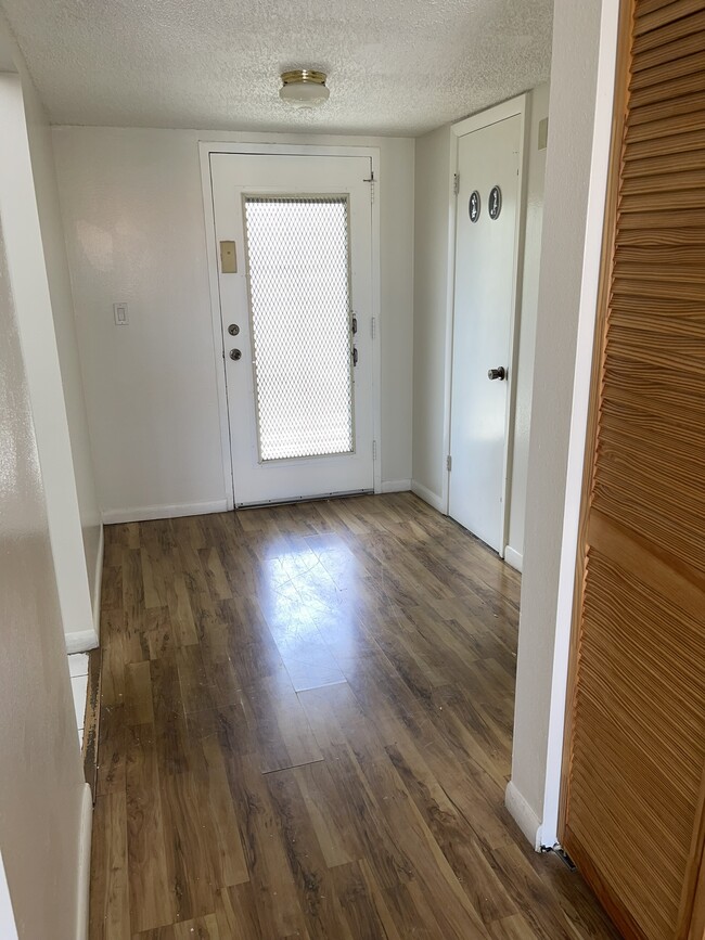 Building Photo - 1820 N Lauderdale Ave