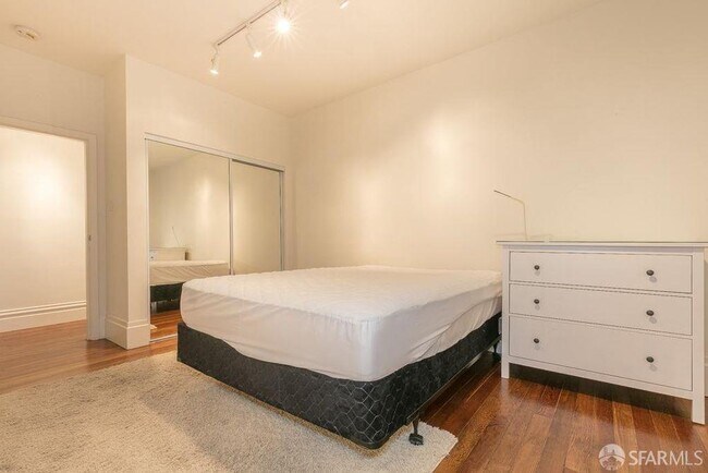 Foto del edificio - 2233 Webster St