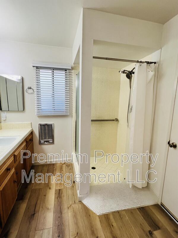 Building Photo - 6212 Friant Dr