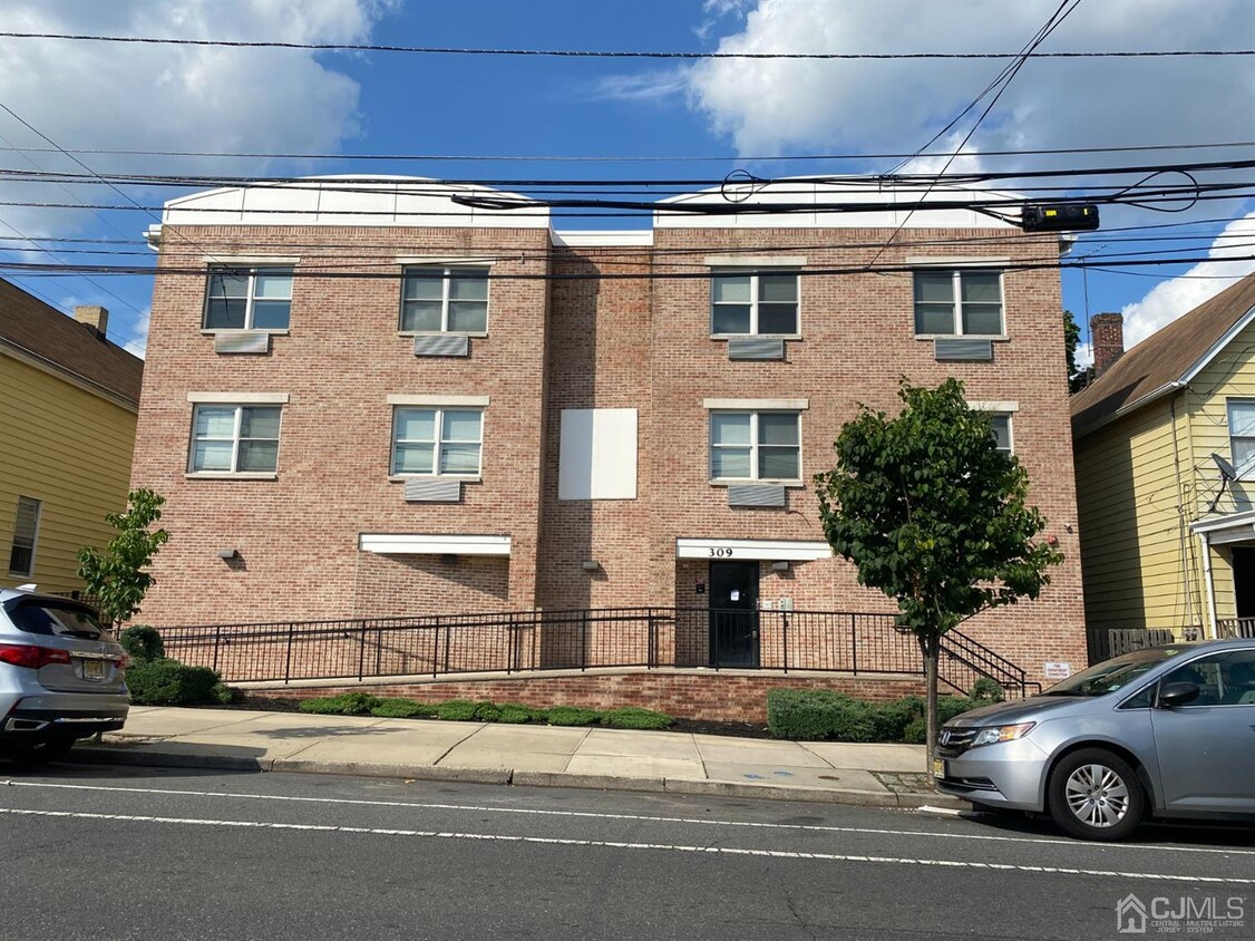 Primary Photo - 309 Suydam St