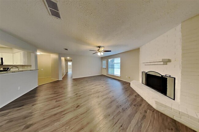 Building Photo - 11914 Osage Park Dr