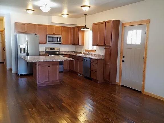 Building Photo - 2025 Mount Ave