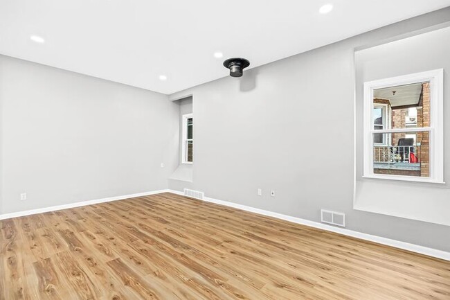 Building Photo - 3428 Carpenter Avenue