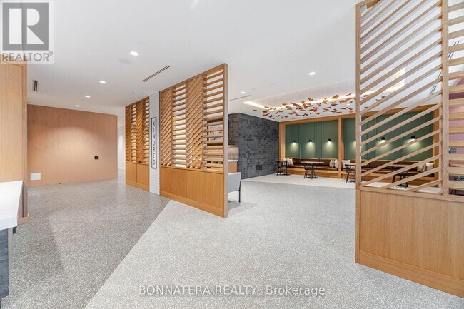 Photo du bâtiment - 2495 Eglinton Ave W