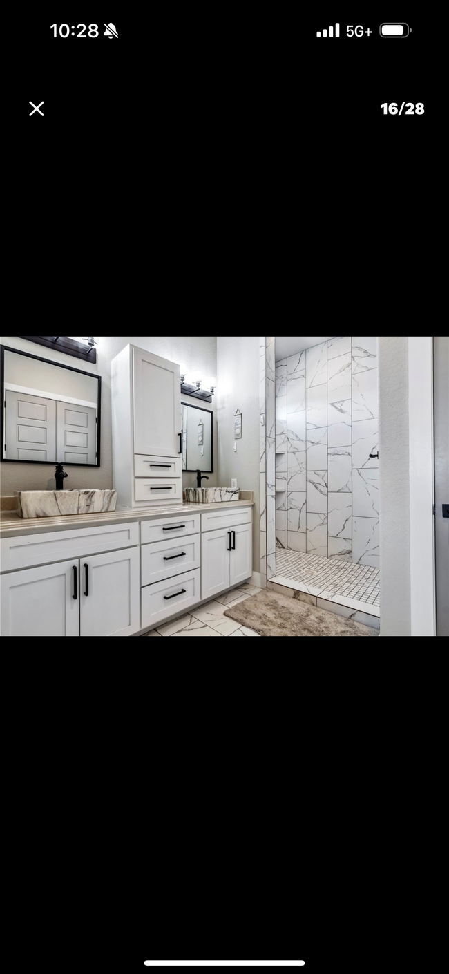 Foto del edificio - 360 Club Oak Ln