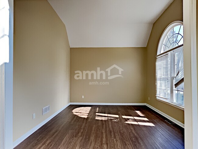 Foto del edificio - 1470 Woodpoint Way