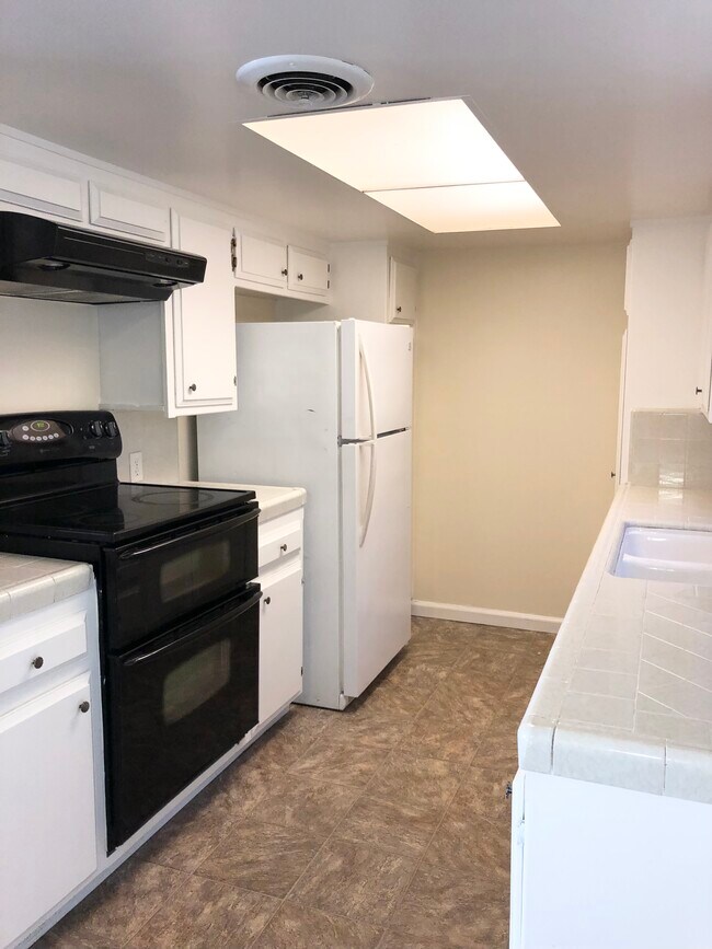 Building Photo - 3333 El Encanto Ct