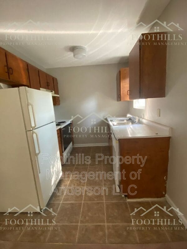 Building Photo - 208 Old North Church Rd