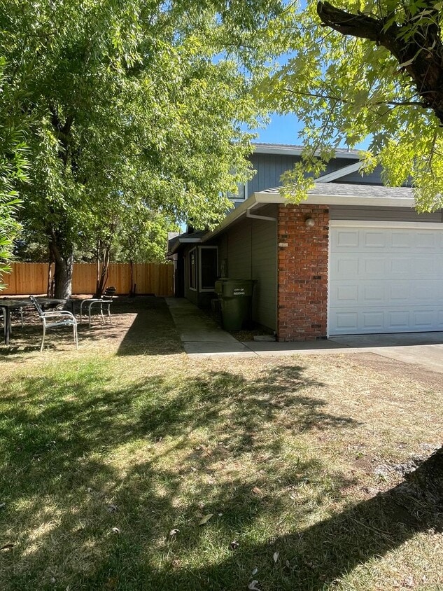 Primary Photo - 2005 Fancy Oaks Dr
