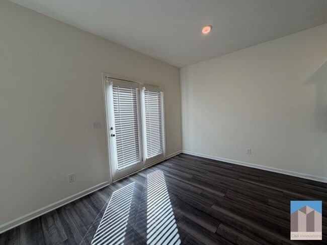 Foto del edificio - 3520 Condor Ct SW