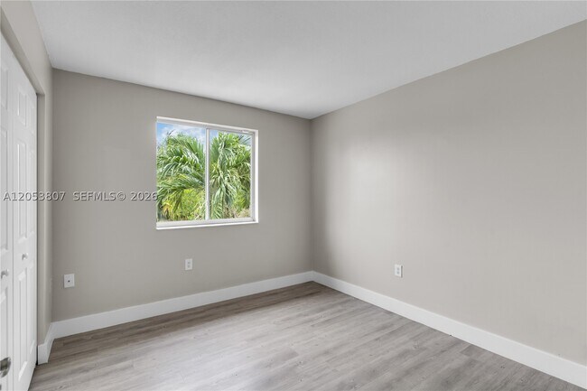 Foto del edificio - 7463 SW 164th Ave