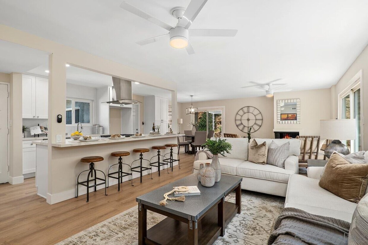Foto principal - Just Listed! Stunning 4BR/2BA Fully Renova...