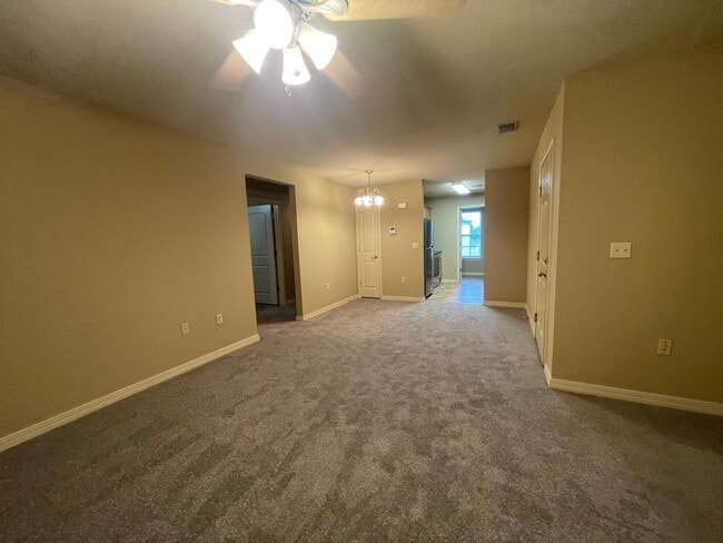 Building Photo - Spacious 3 Bedroom, 2 Bath Unfurnished Apartment with Stunning Valley Views!