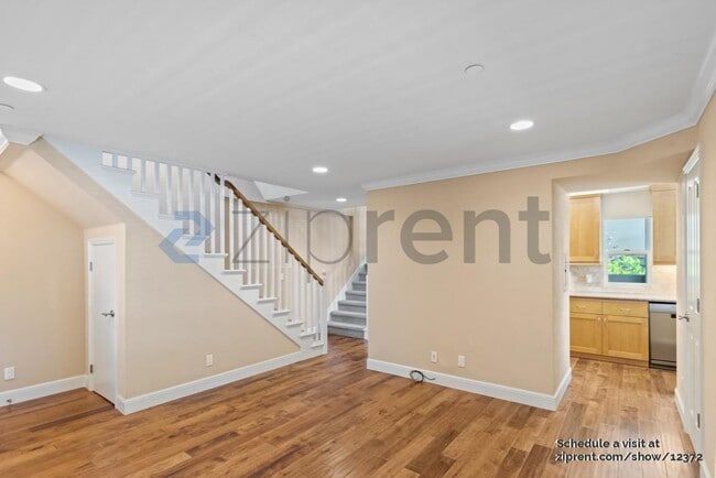 Building Photo - Unit 3
