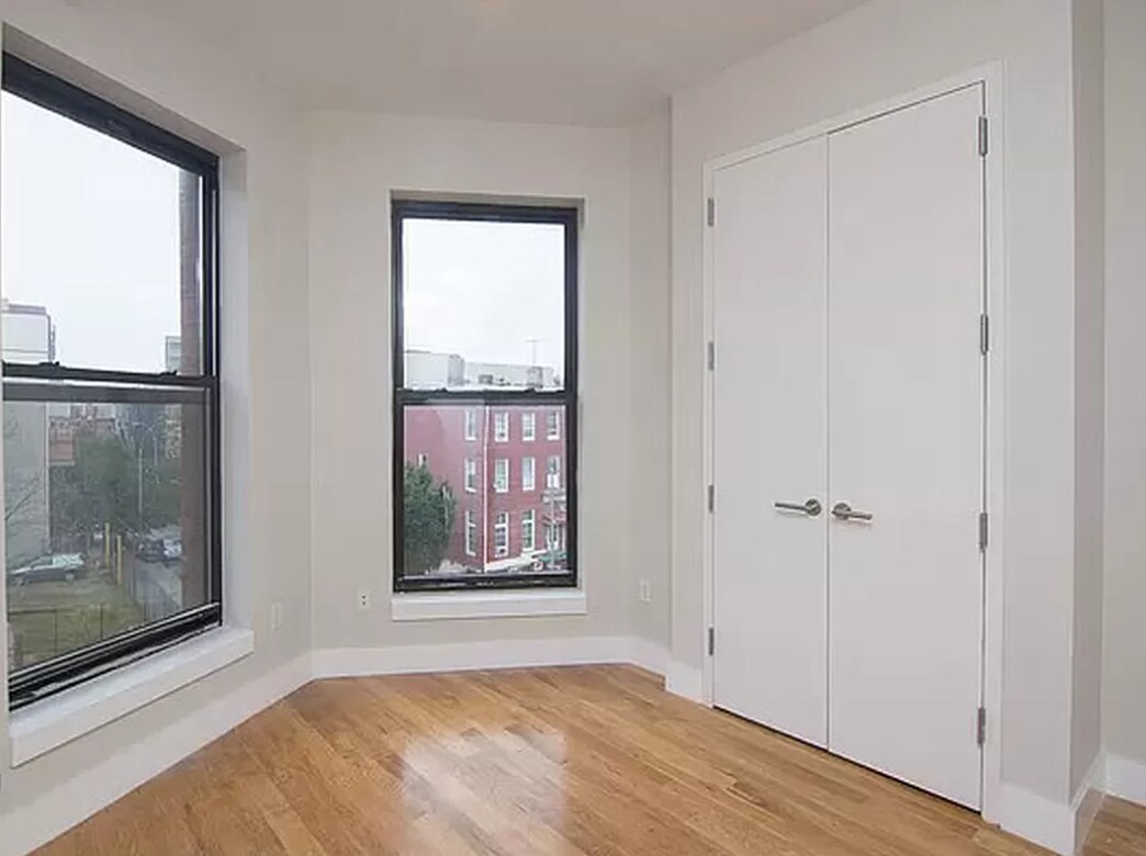 Building Photo - 474 Lafayette Ave