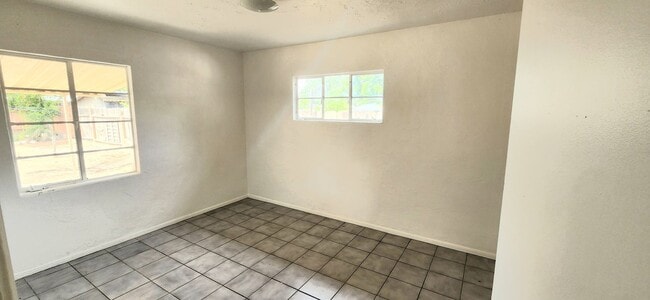 Foto del edificio - Charming 3 Bedroom, 1 Bathroom Available for Rent