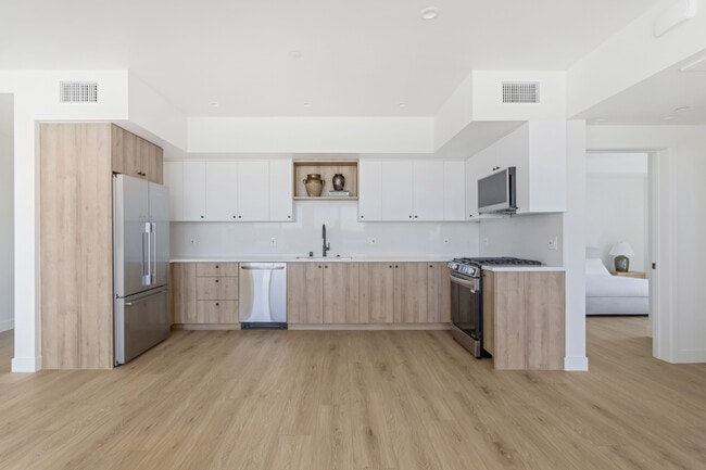 Building Photo - 3844 W 27th St
