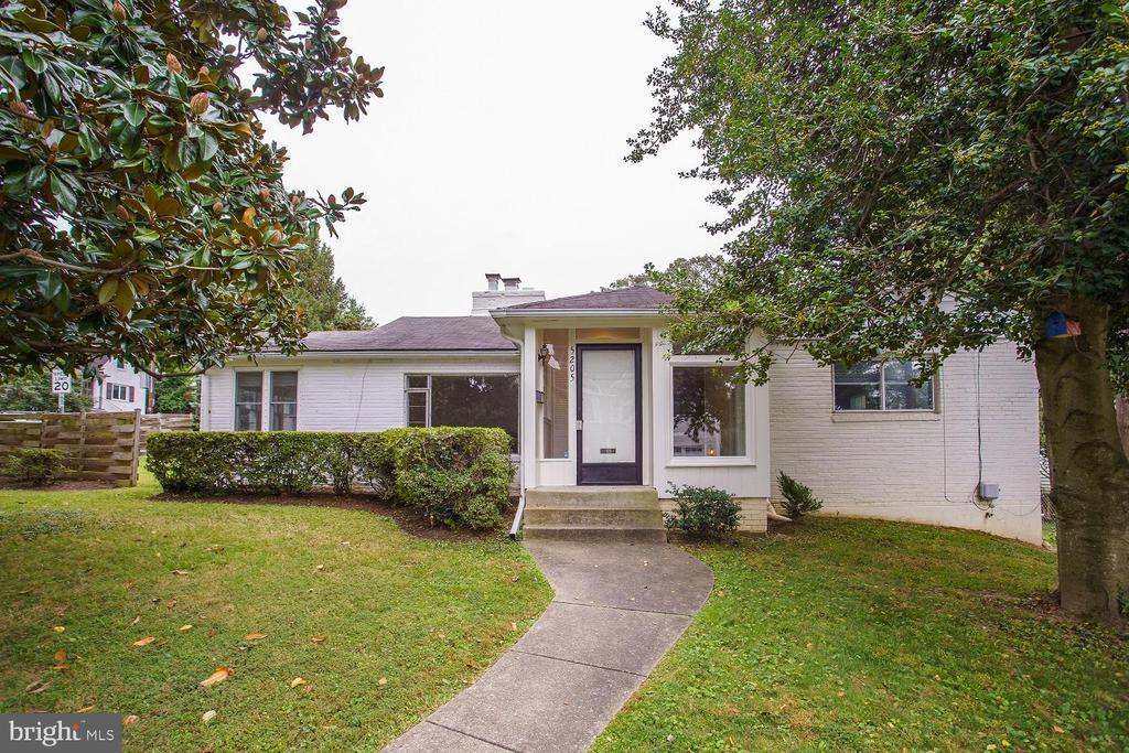 Foto principal - 5205 Saratoga Ave